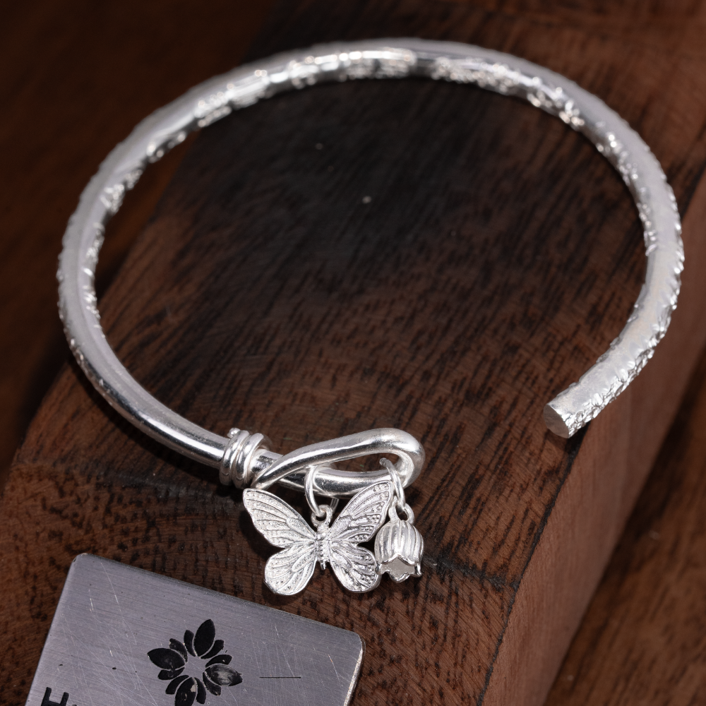 กำไลข้อมือรูปผีเสื้อ – เงิน S999 – K400010