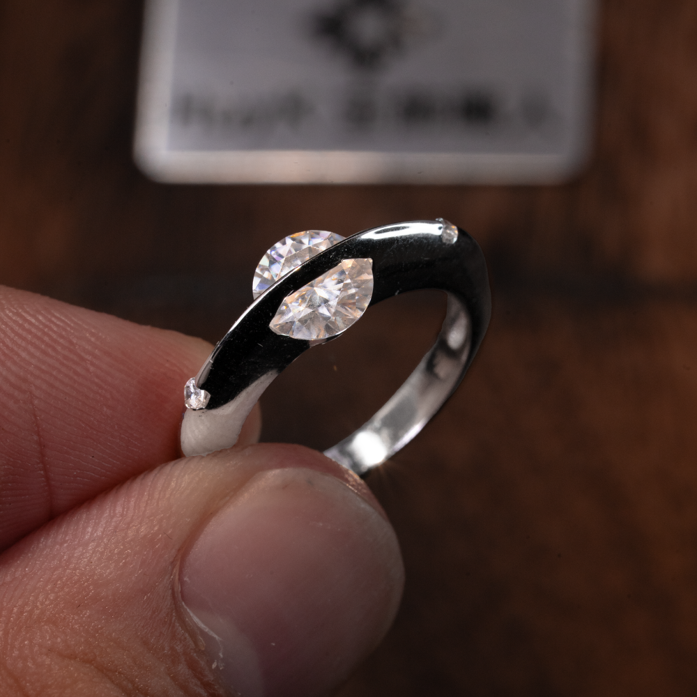 แหวนหมุนรูปดาวเคราะห์ประดับโมอิสซาไนต์ – เงิน S925 – N001347