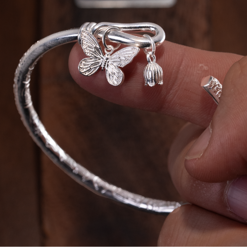 กำไลข้อมือรูปผีเสื้อ – เงิน S999 – K400010