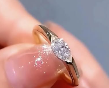 マーキスカットのリング（ゴールドメッキ）ー S925