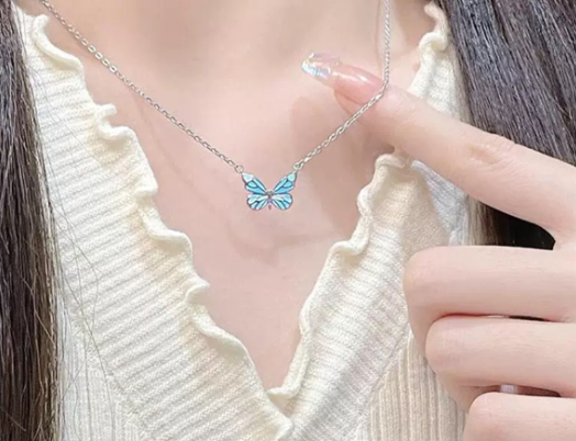สร้อยคอผีเสื้อเรืองแสง – เงิน S925 – D0017
