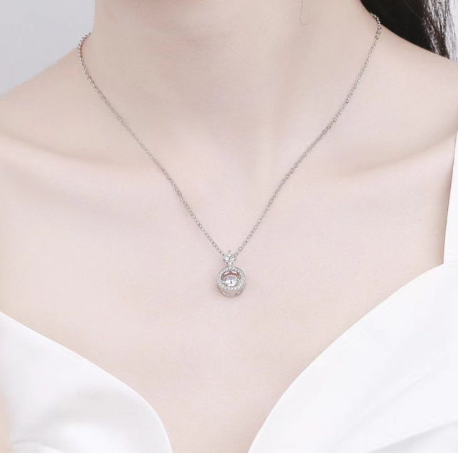 สร้อยคอเงิน S925 พร้อมจี้ “เพชรเต้นระยิบ” โมอิสซาไนต์ ขนาด 6.5 มม - D400545