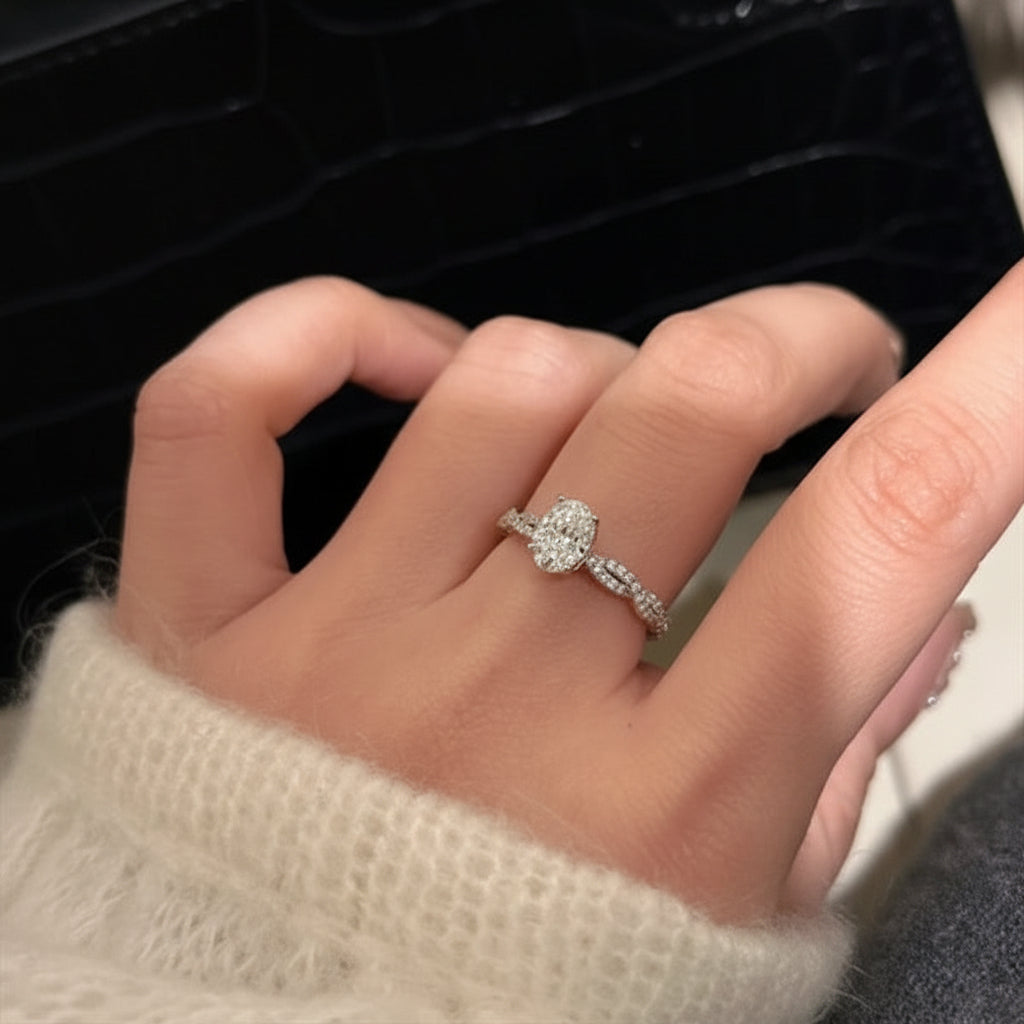 แหวนบิดเกลียวประดับ CZ รูปไข่ – เงิน S925 – N400039